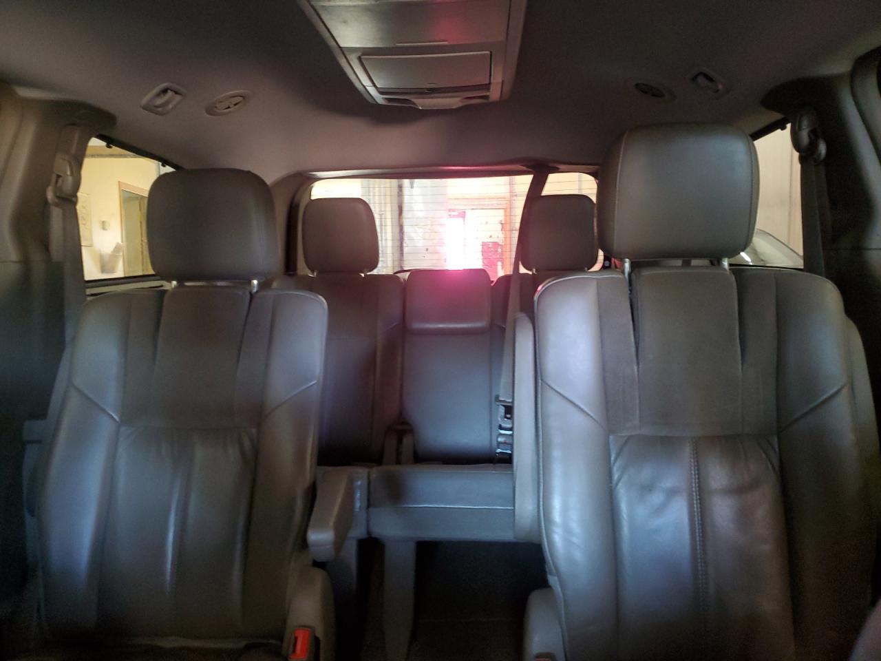 2012 CHRYSLER Town & Country