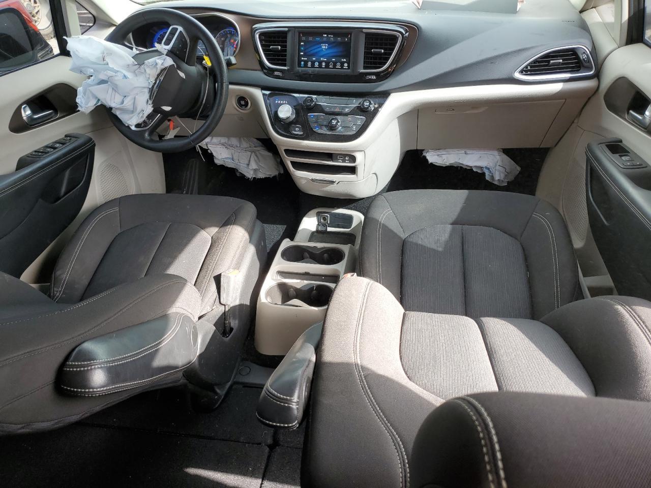2020 CHRYSLER Voyager
