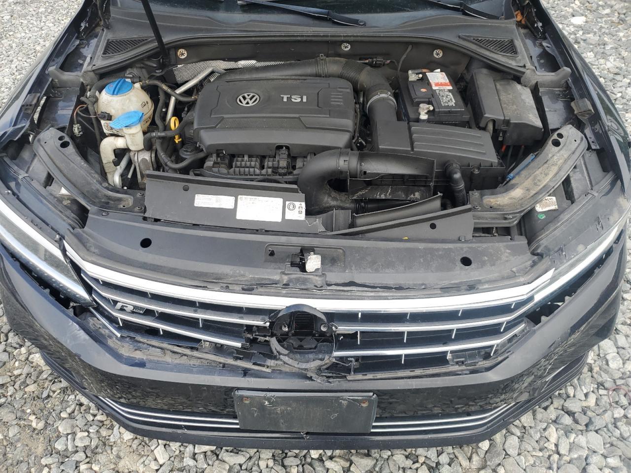 2017 VOLKSWAGEN Passat