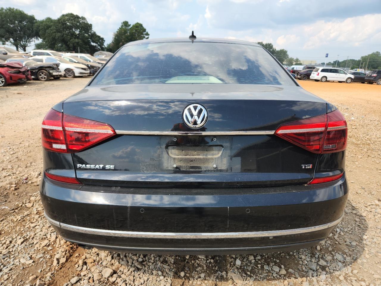 2018 VOLKSWAGEN Passat