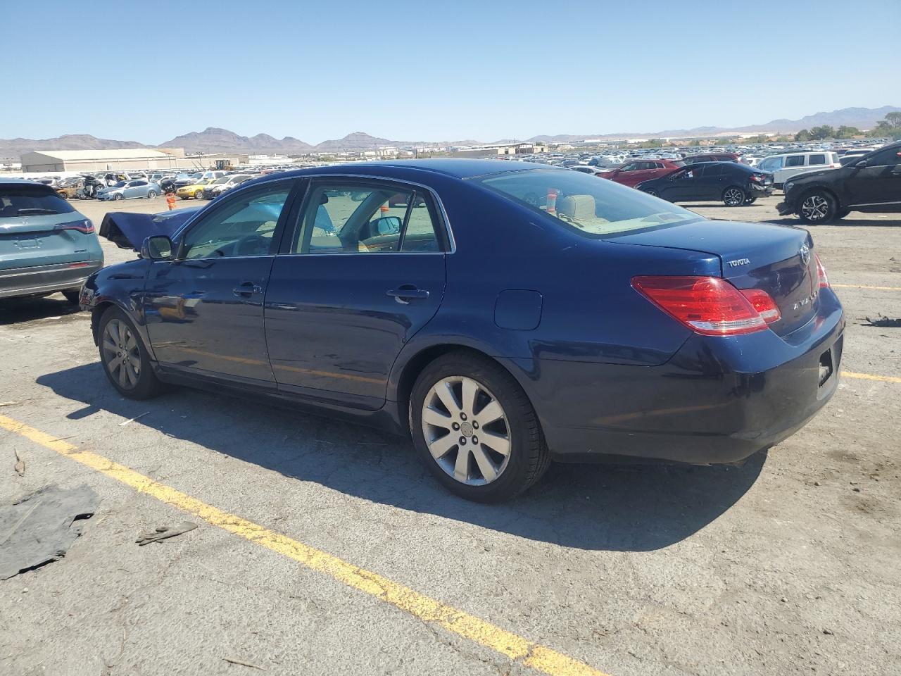 2005 TOYOTA Avalon