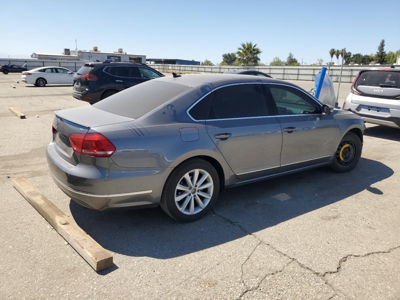 2013 VOLKSWAGEN Passat