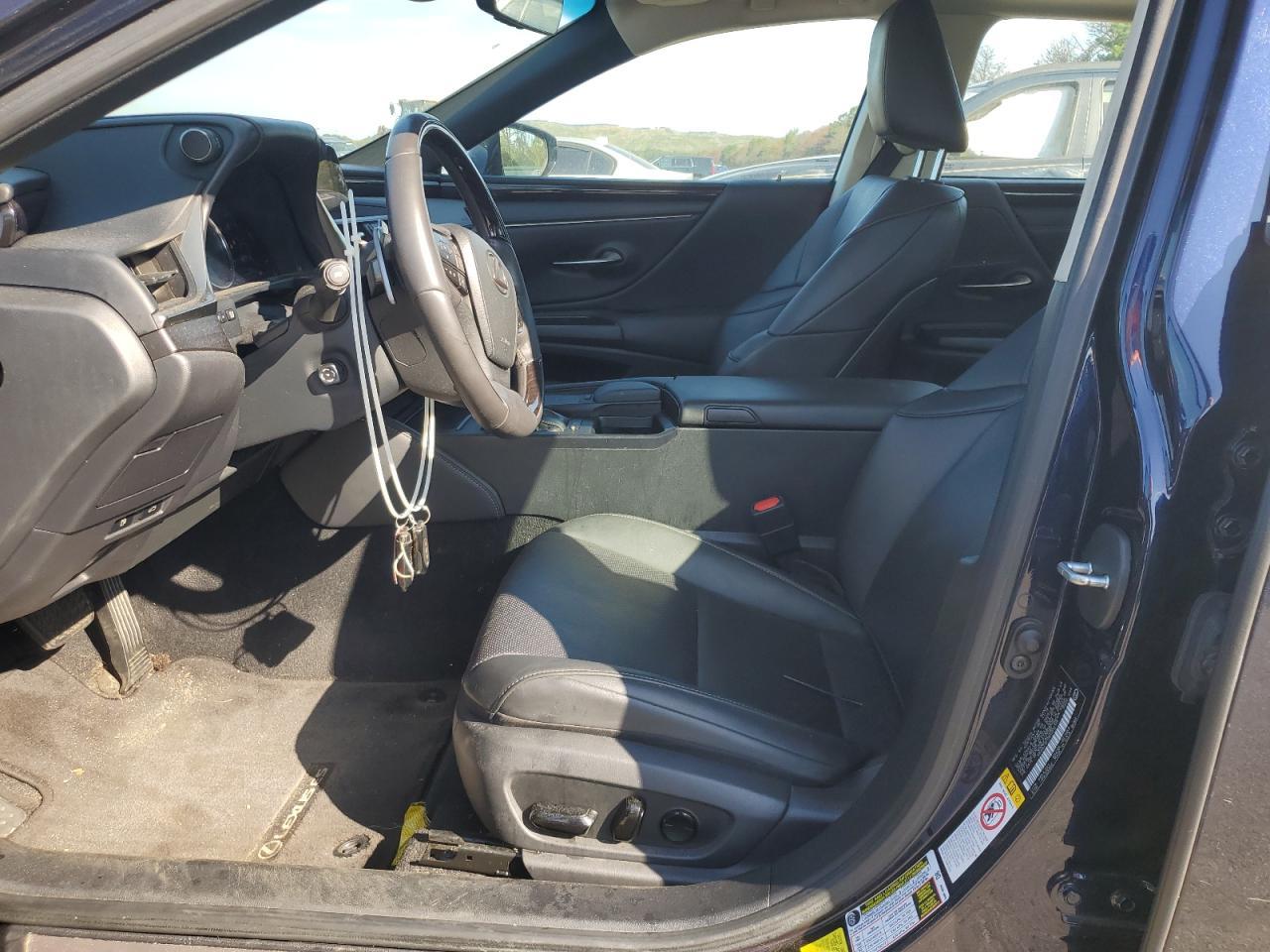 2019 LEXUS Es