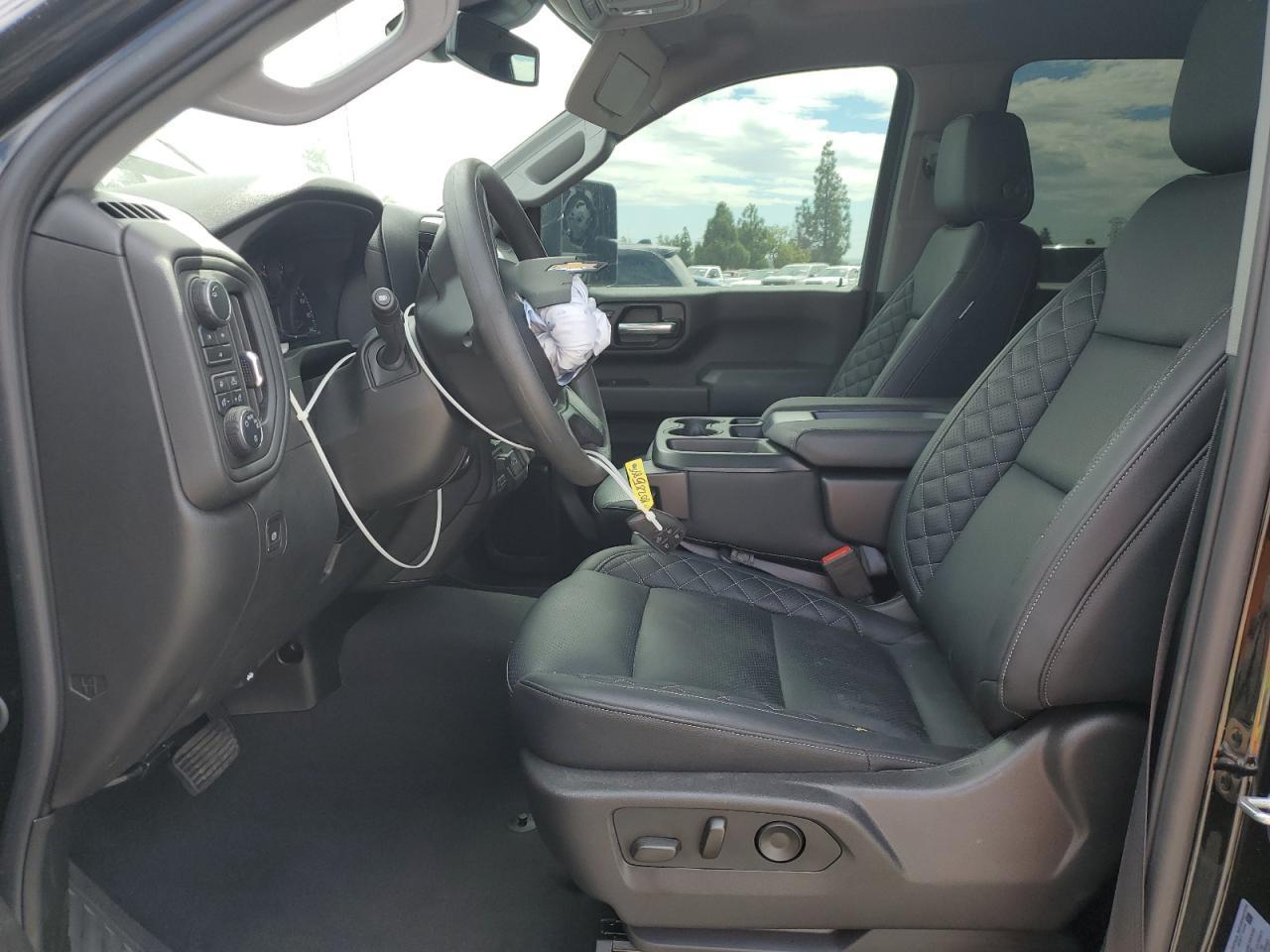 2025 CHEVROLET Silverado
