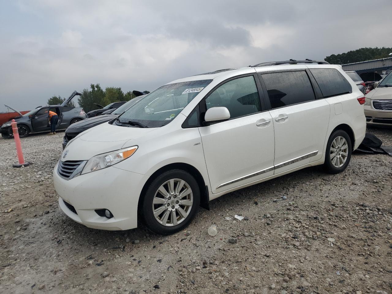 2017 TOYOTA SIENNA