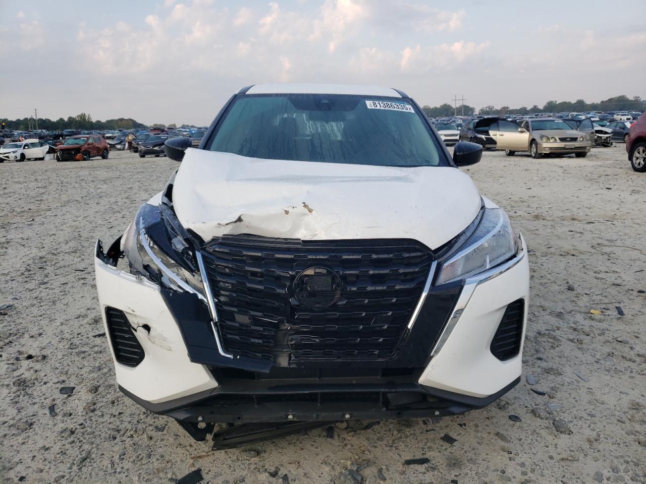 2024 NISSAN KICKS