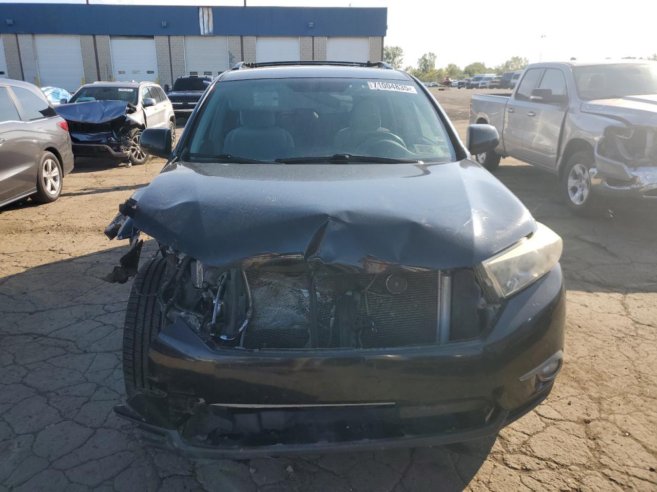 2011 TOYOTA HIGHLANDER