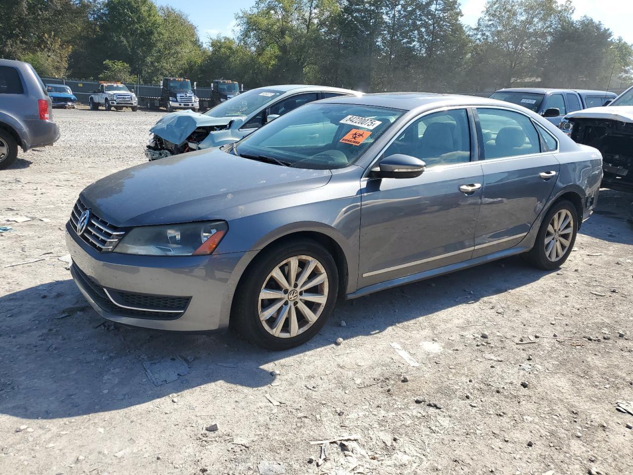 2012 VOLKSWAGEN Passat