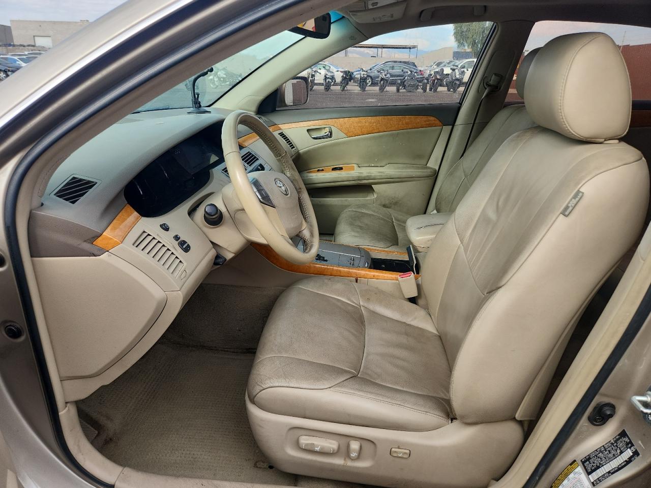 2005 TOYOTA Avalon