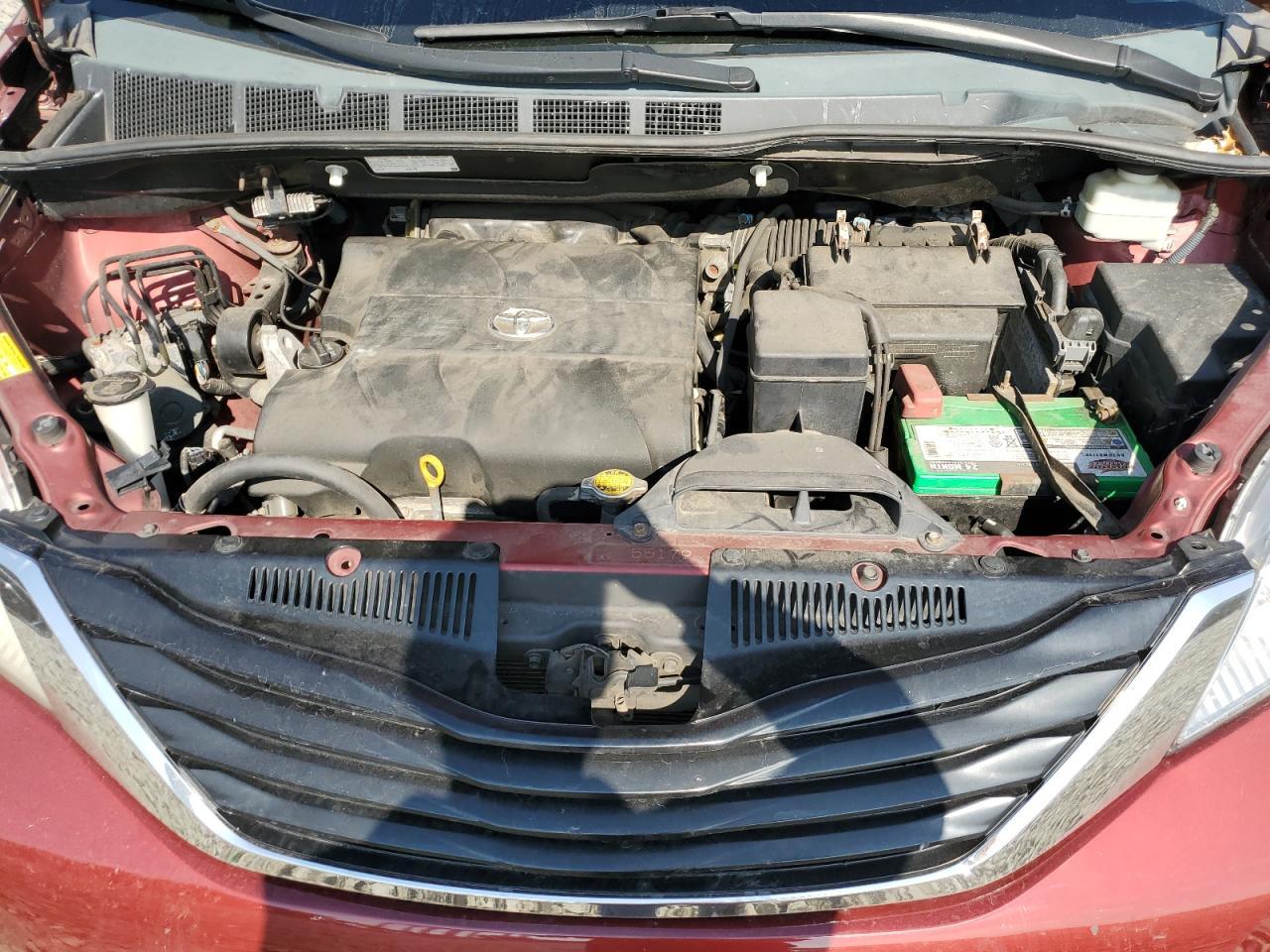 2011 TOYOTA SIENNA