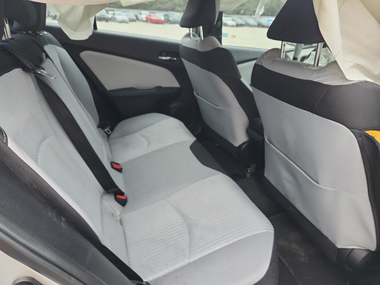 2016 TOYOTA PRIUS