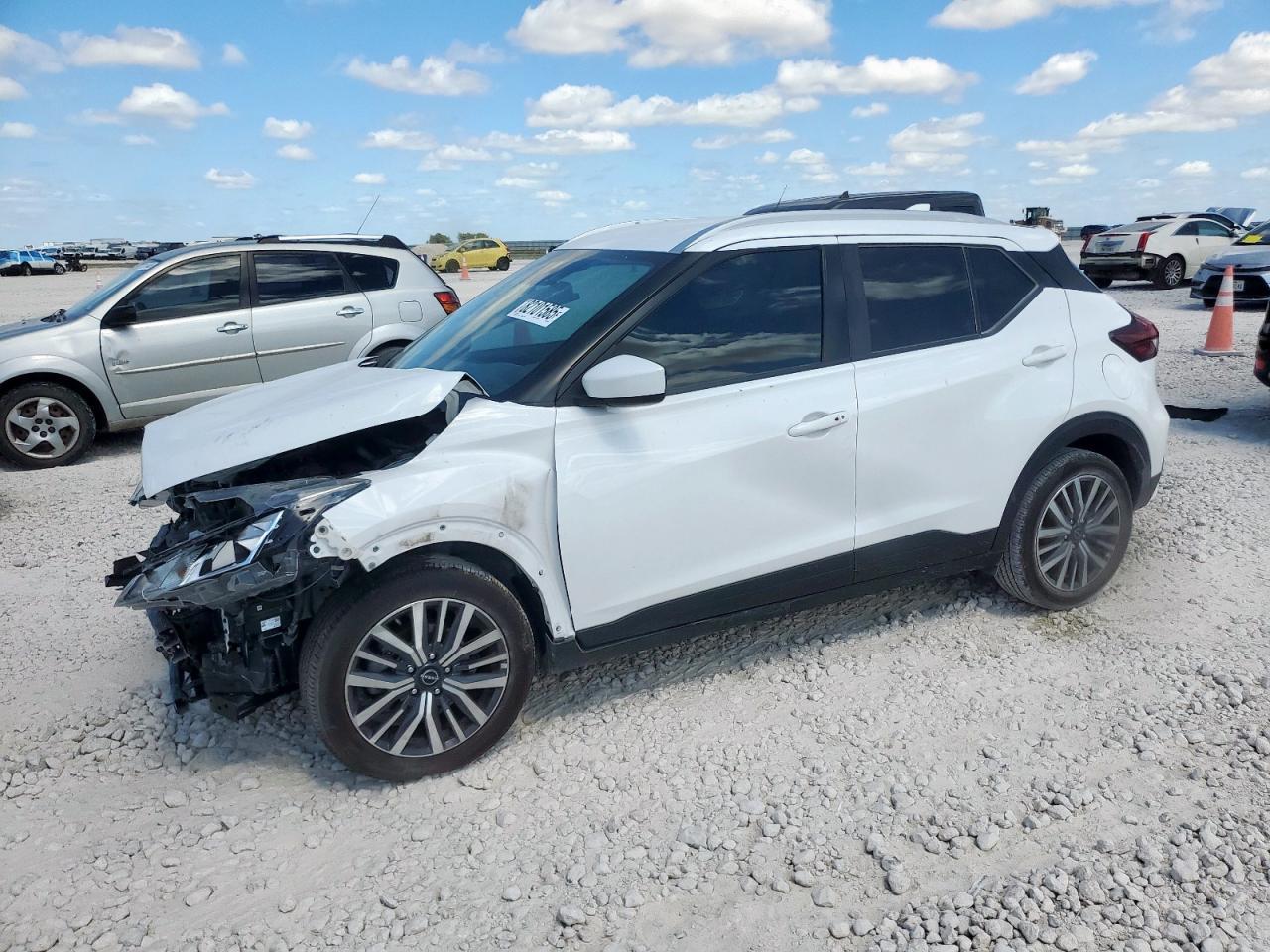 2023 NISSAN KICKS