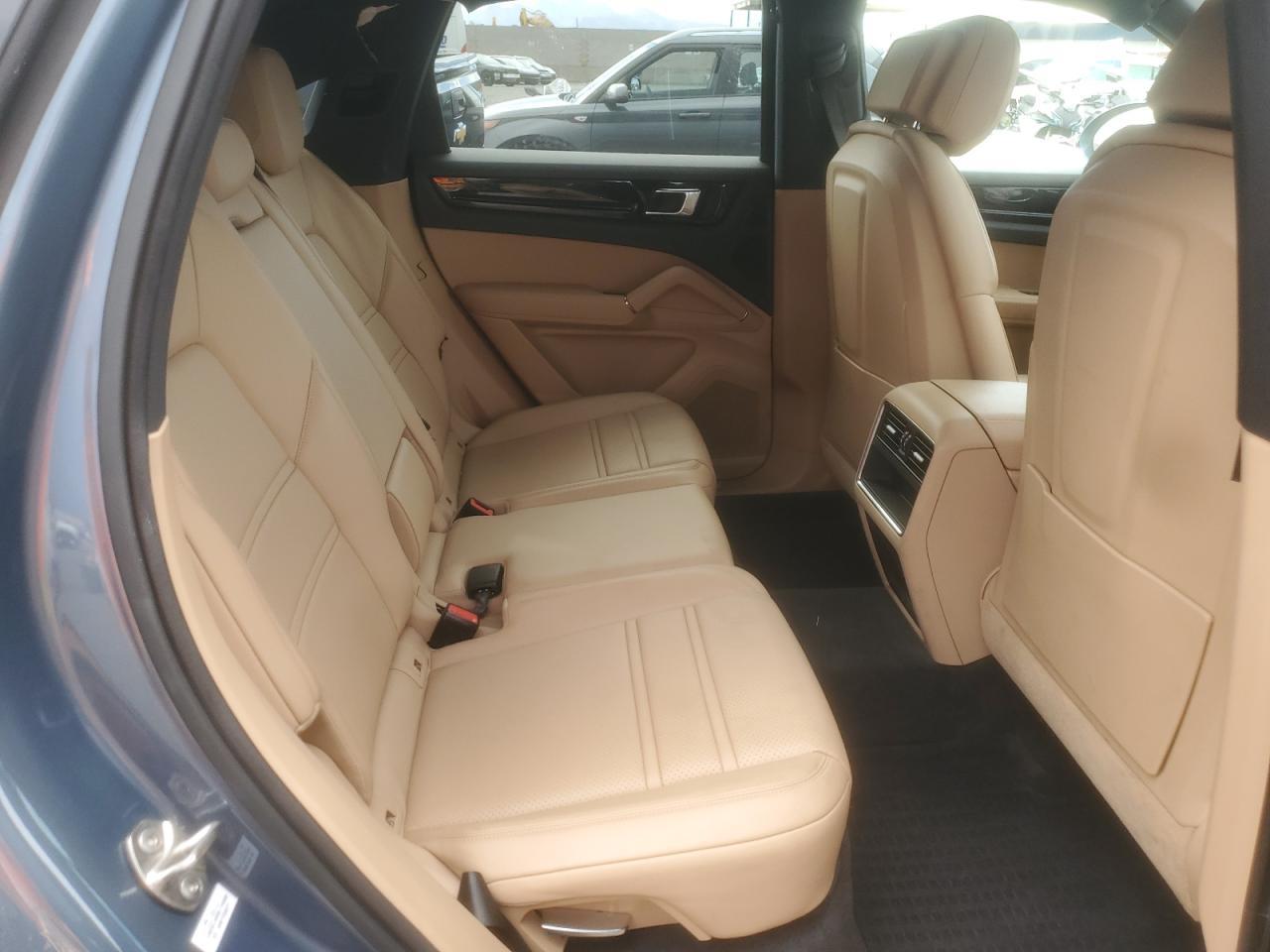 2020 PORSCHE CAYENNE