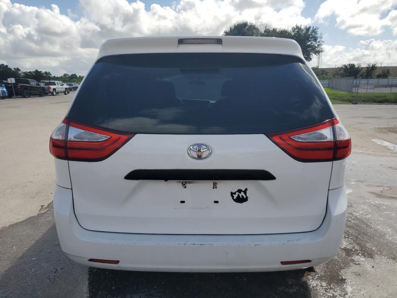 2016 TOYOTA SIENNA