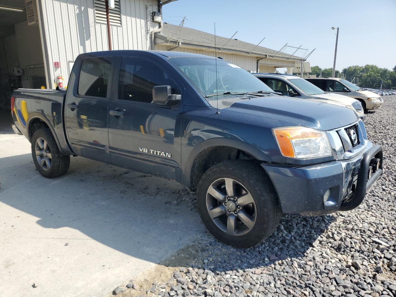 2015 NISSAN Titan