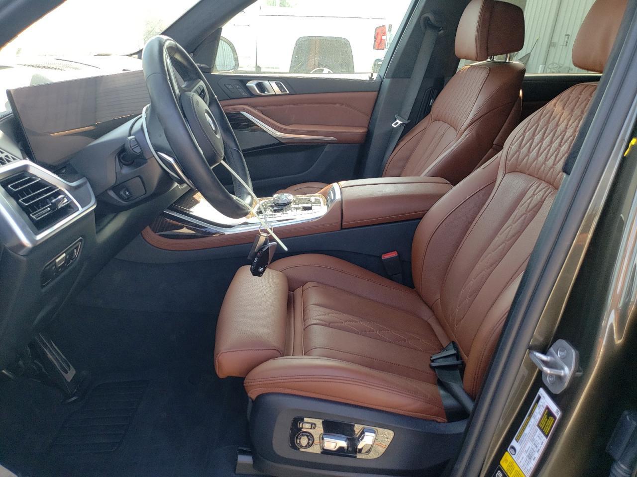 2023 BMW X7