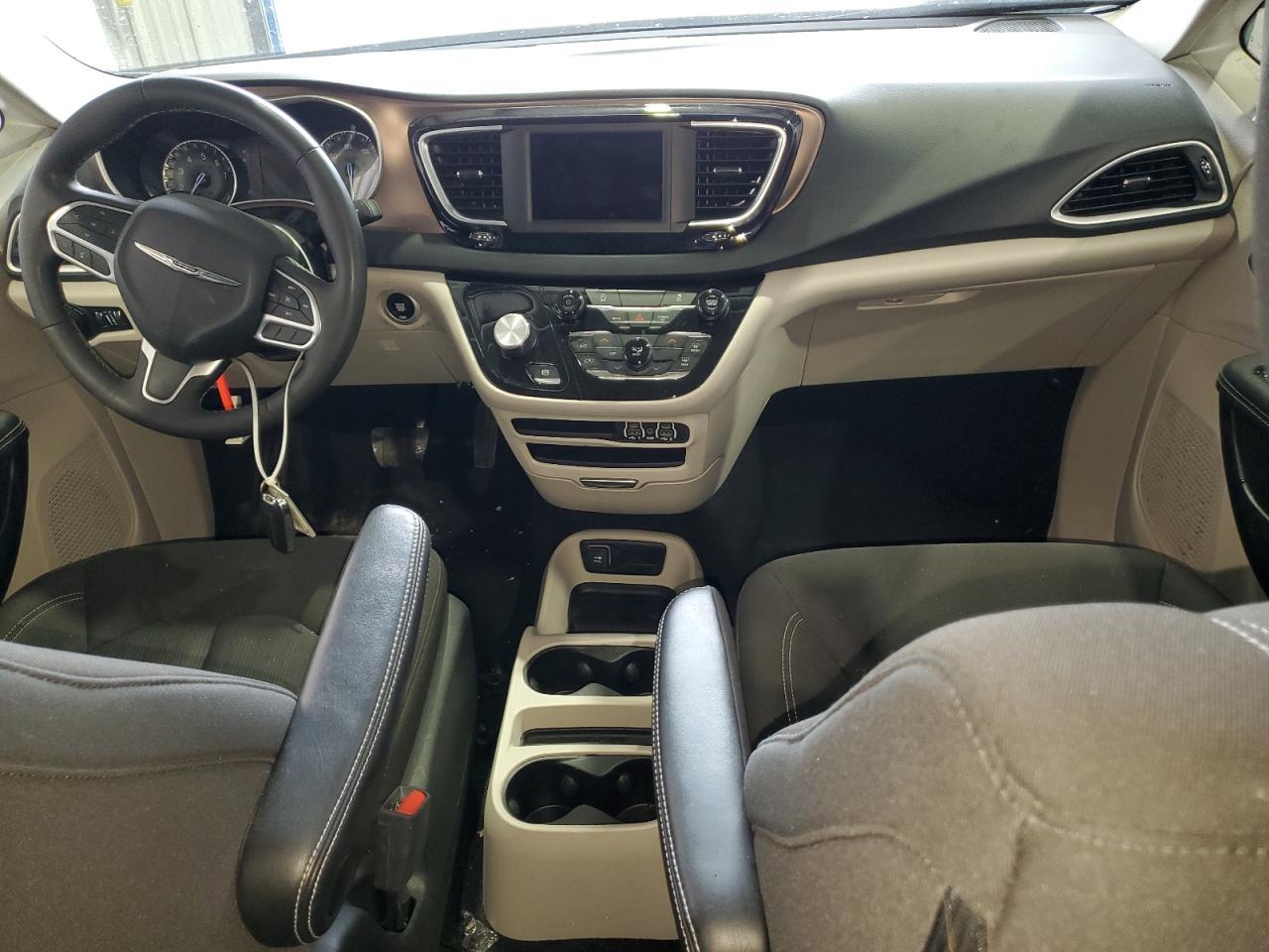 2023 CHRYSLER Voyager