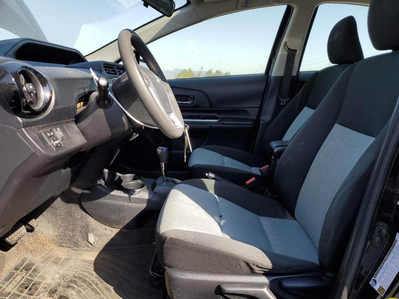2016 TOYOTA Prius c