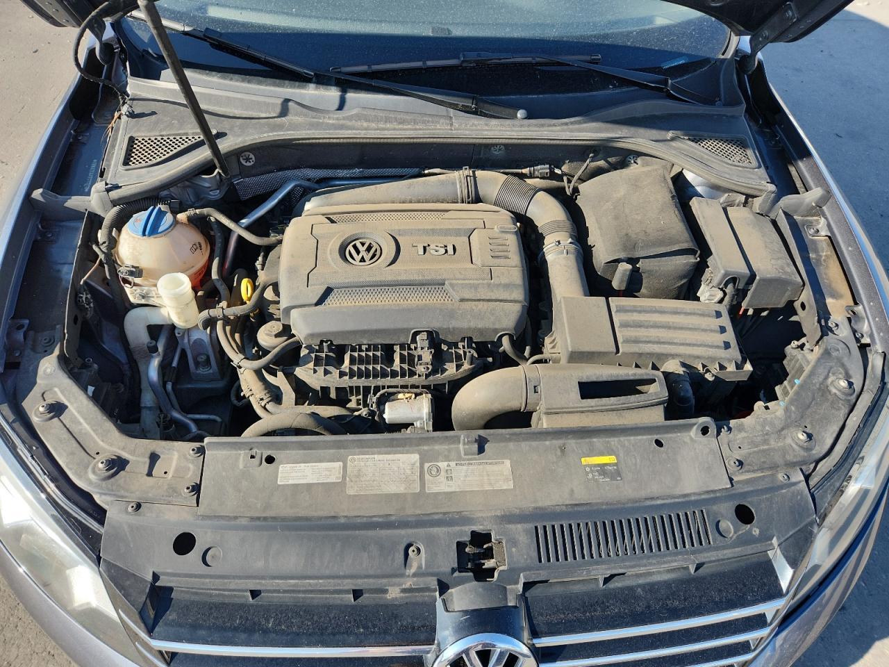 2015 VOLKSWAGEN Passat