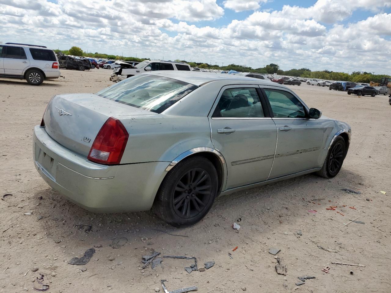 2005 CHRYSLER 300