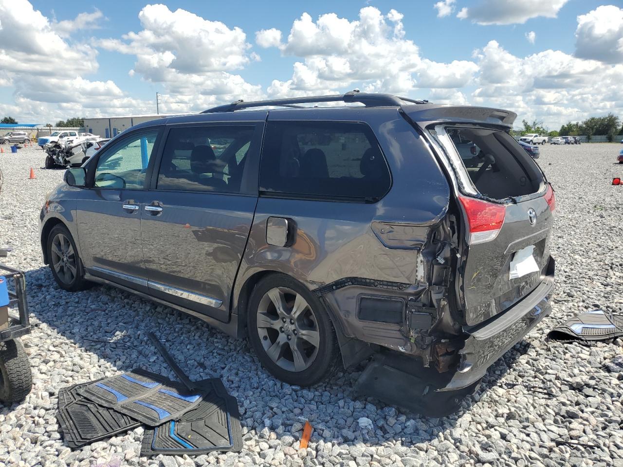2014 TOYOTA SIENNA
