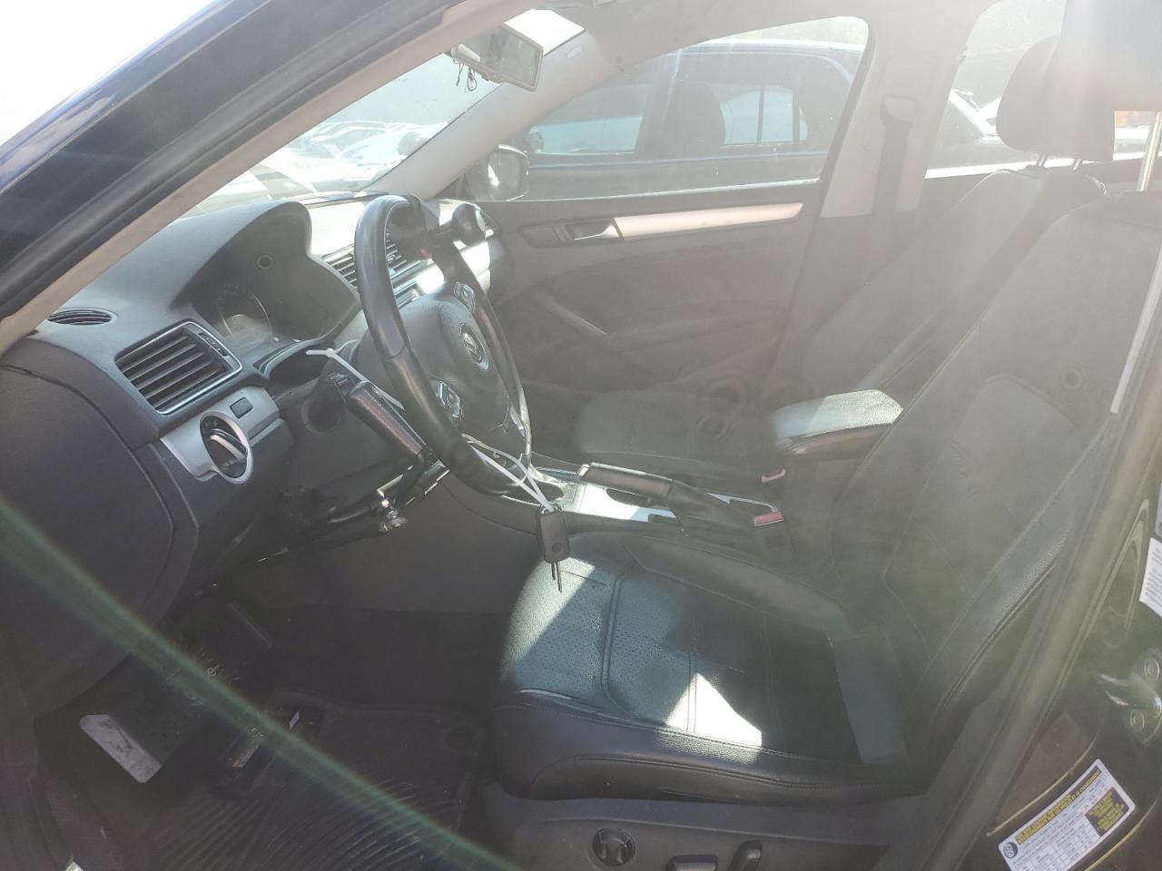 2013 VOLKSWAGEN Passat