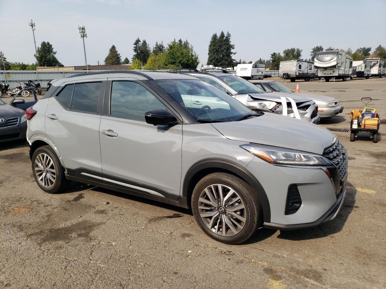 2024 NISSAN KICKS
