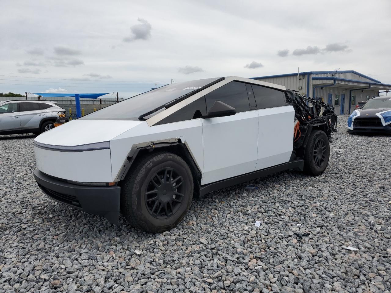 2024 TESLA Cybertruck