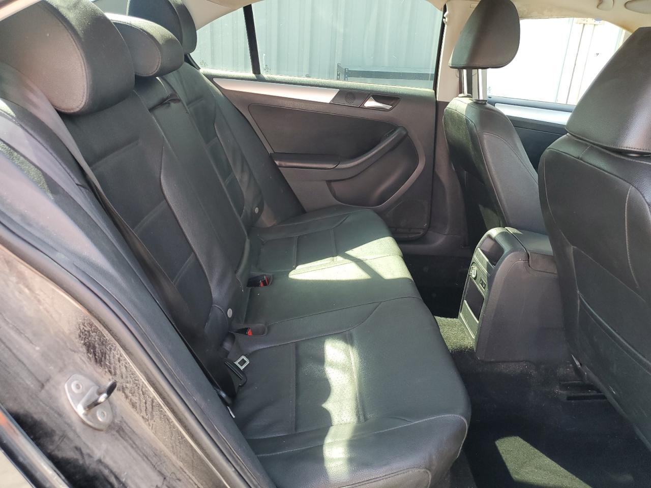 2011 VOLKSWAGEN JETTA