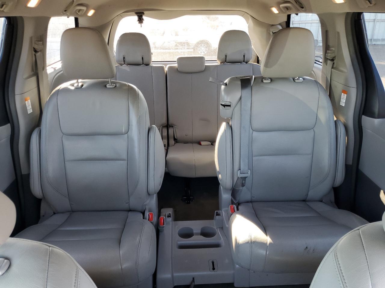 2018 TOYOTA SIENNA
