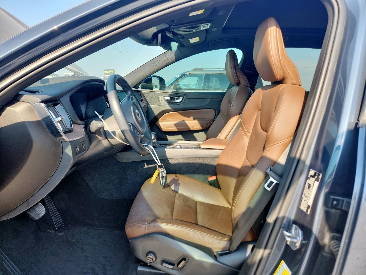 2021 VOLVO XC60