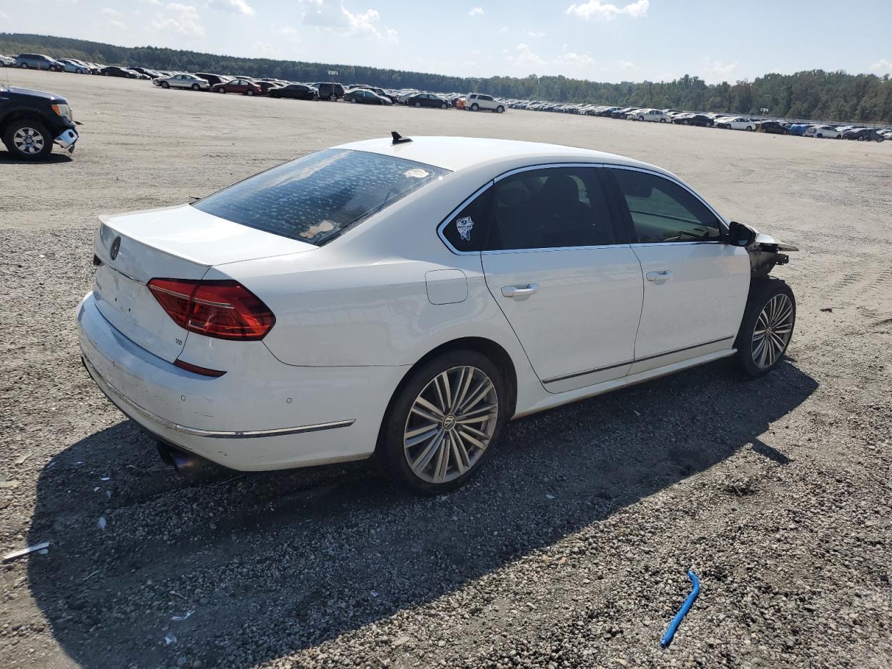 2016 VOLKSWAGEN Passat