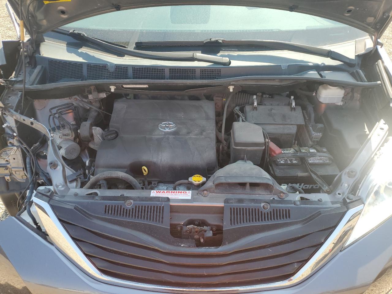 2014 TOYOTA SIENNA