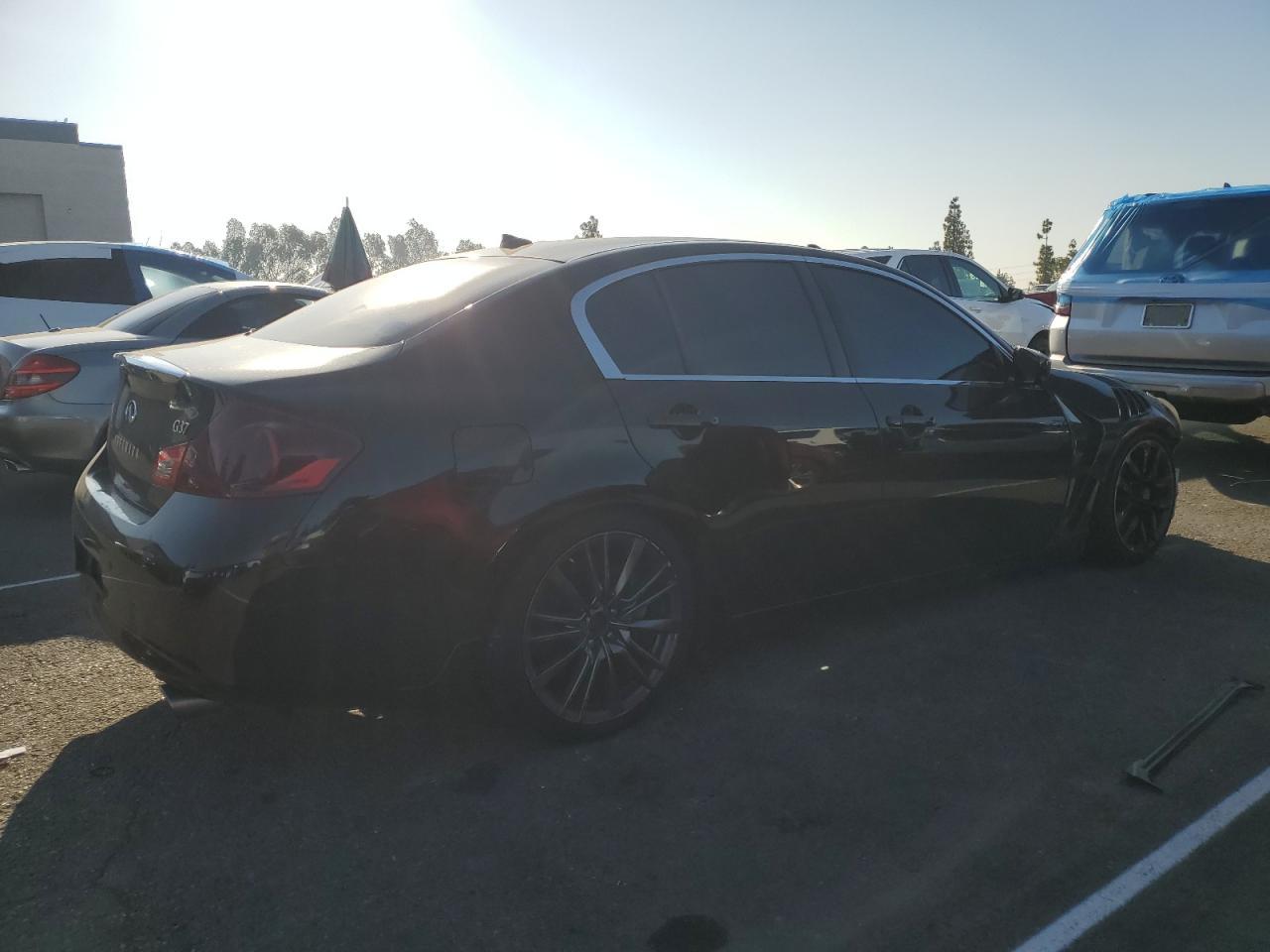 2011 INFINITI G37