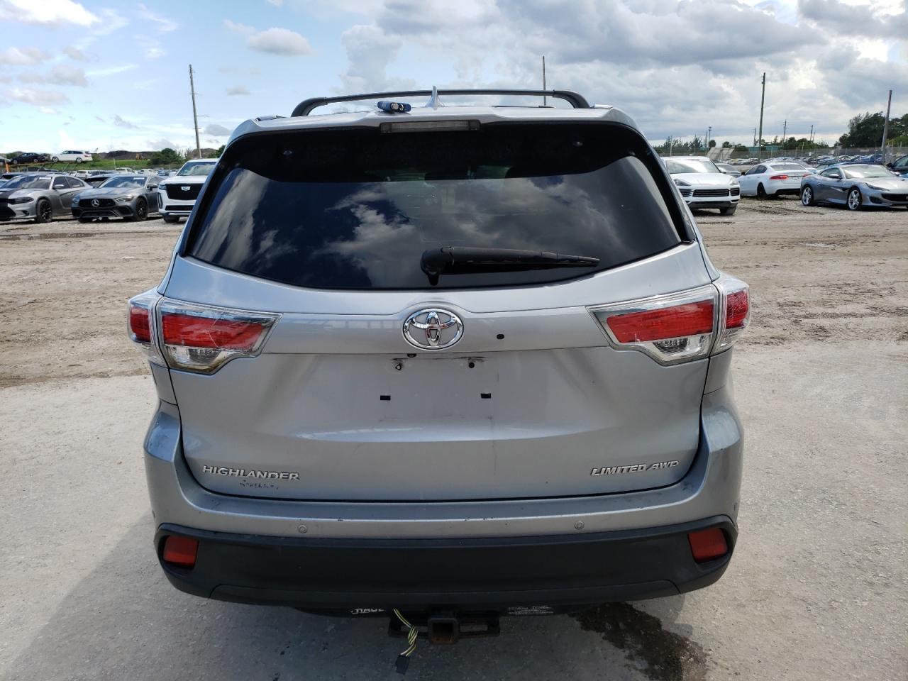 2016 TOYOTA HIGHLANDER