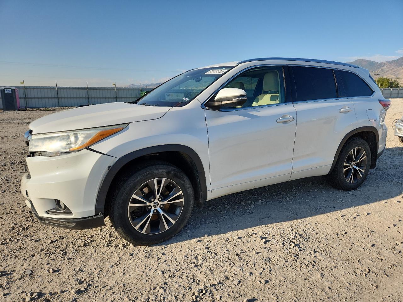 2016 TOYOTA HIGHLANDER