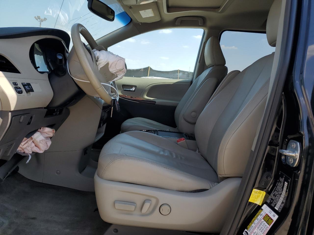 2012 TOYOTA SIENNA