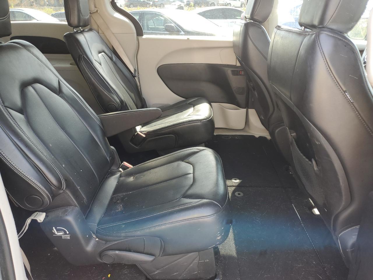 2021 CHRYSLER Voyager