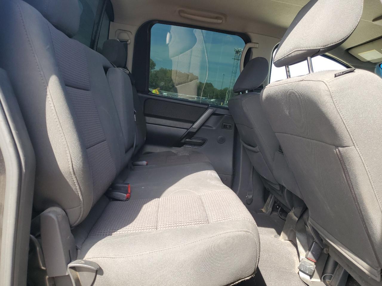 2010 NISSAN Titan
