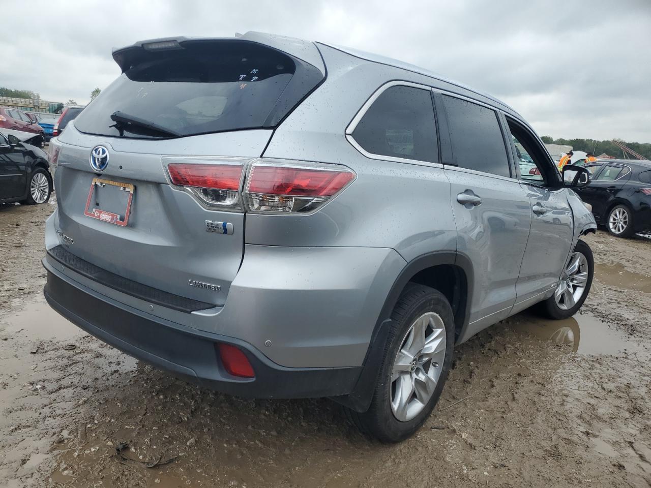 2016 TOYOTA HIGHLANDER