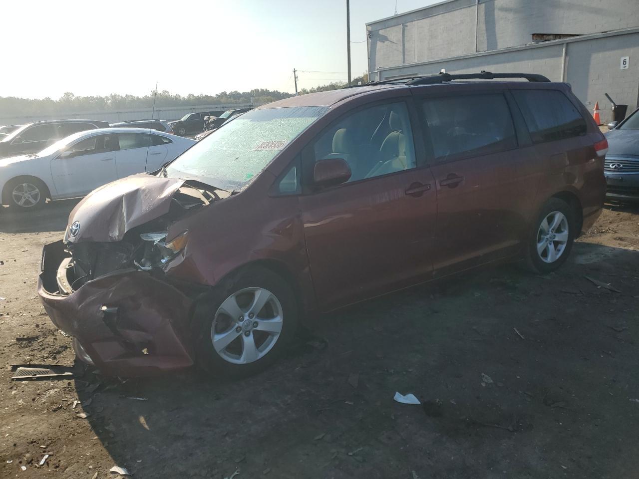 2012 TOYOTA SIENNA