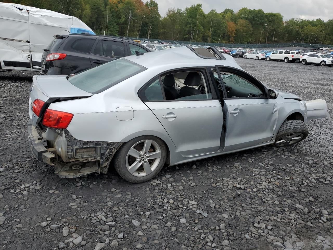 2011 VOLKSWAGEN JETTA