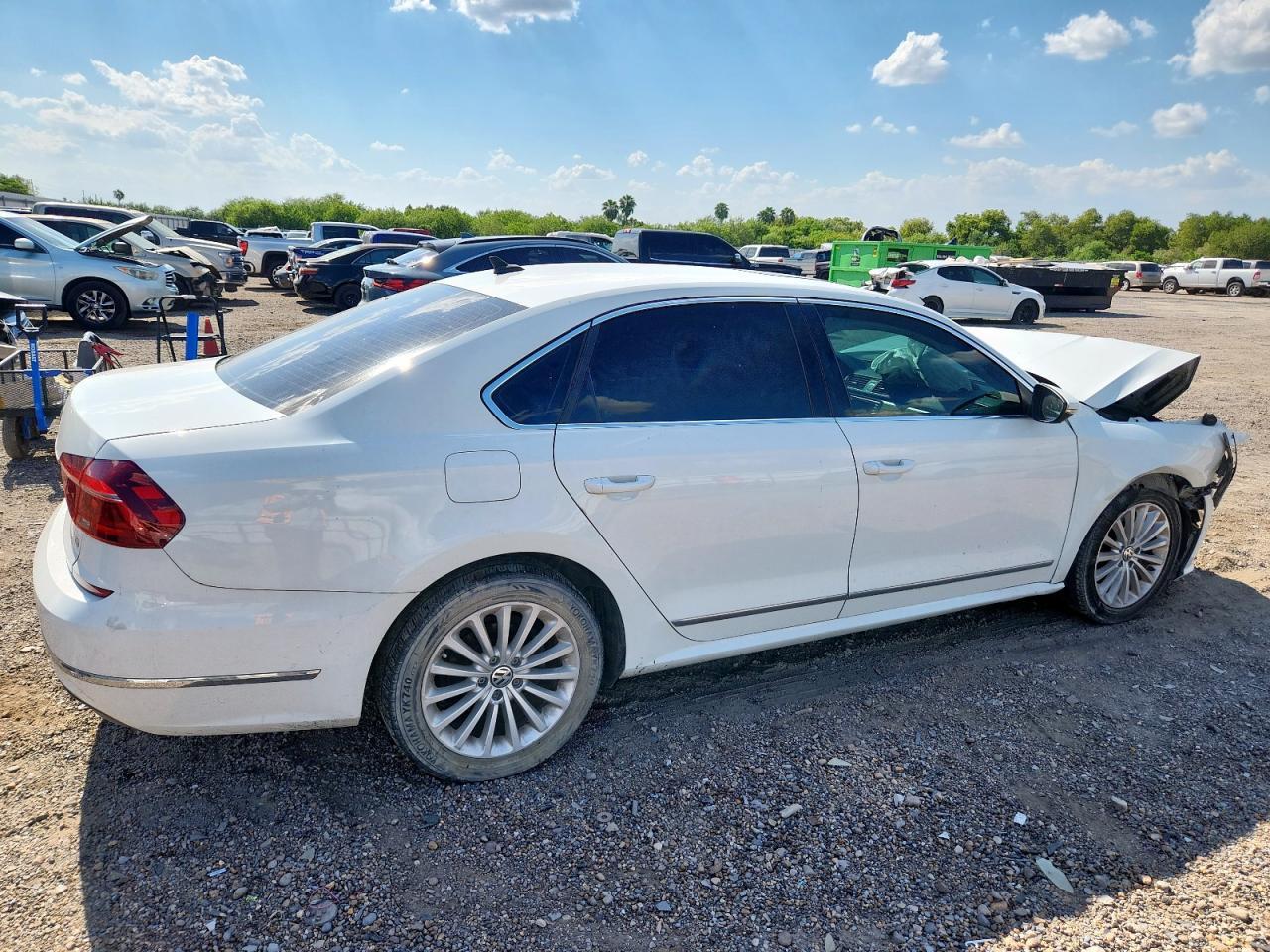 2017 VOLKSWAGEN Passat