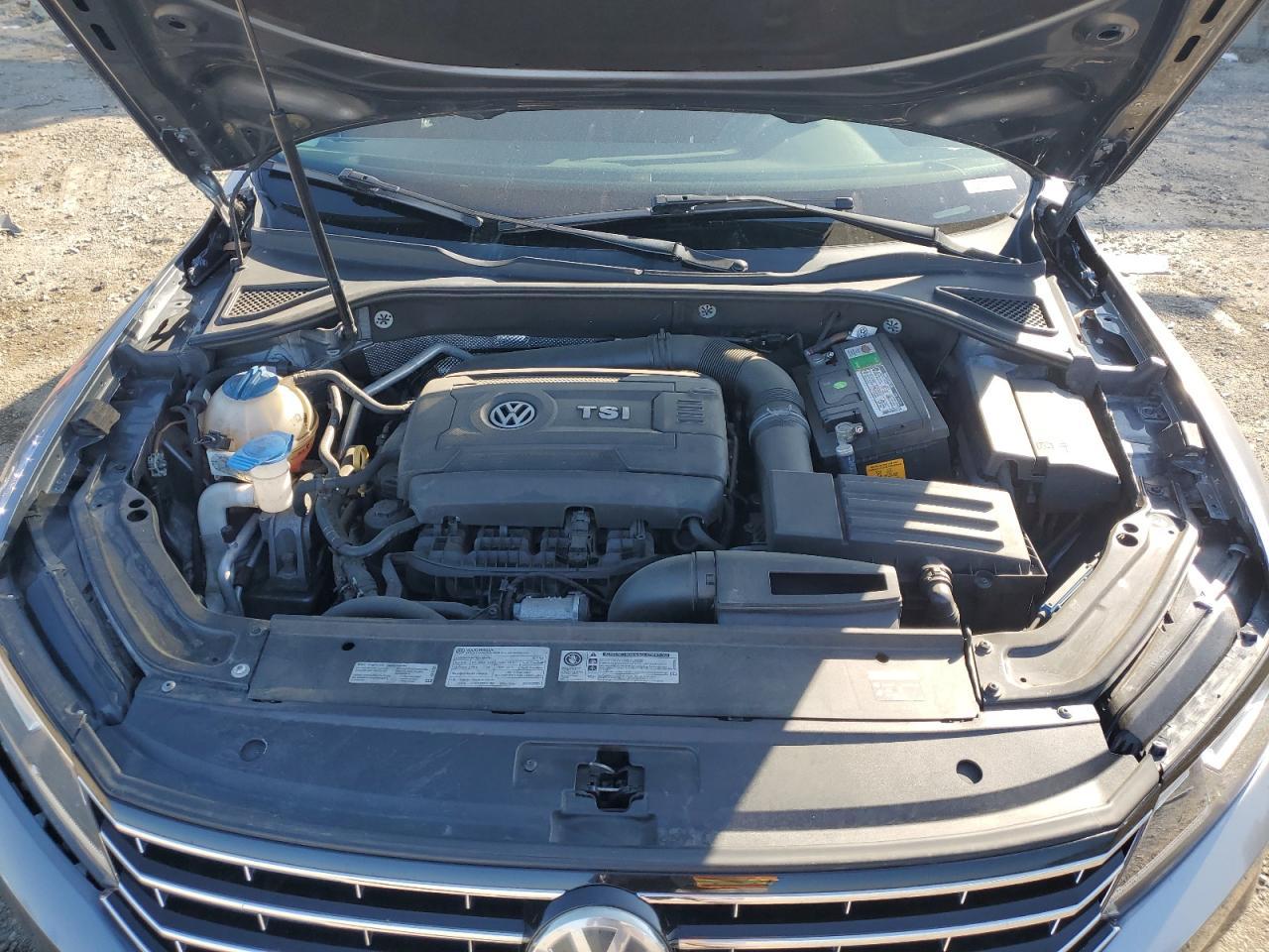 2017 VOLKSWAGEN Passat