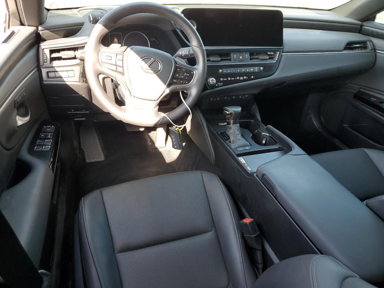 2024 LEXUS Es
