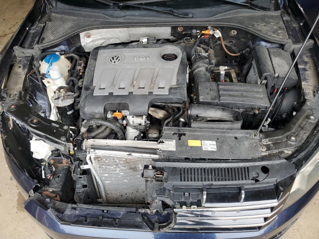 2013 VOLKSWAGEN Passat