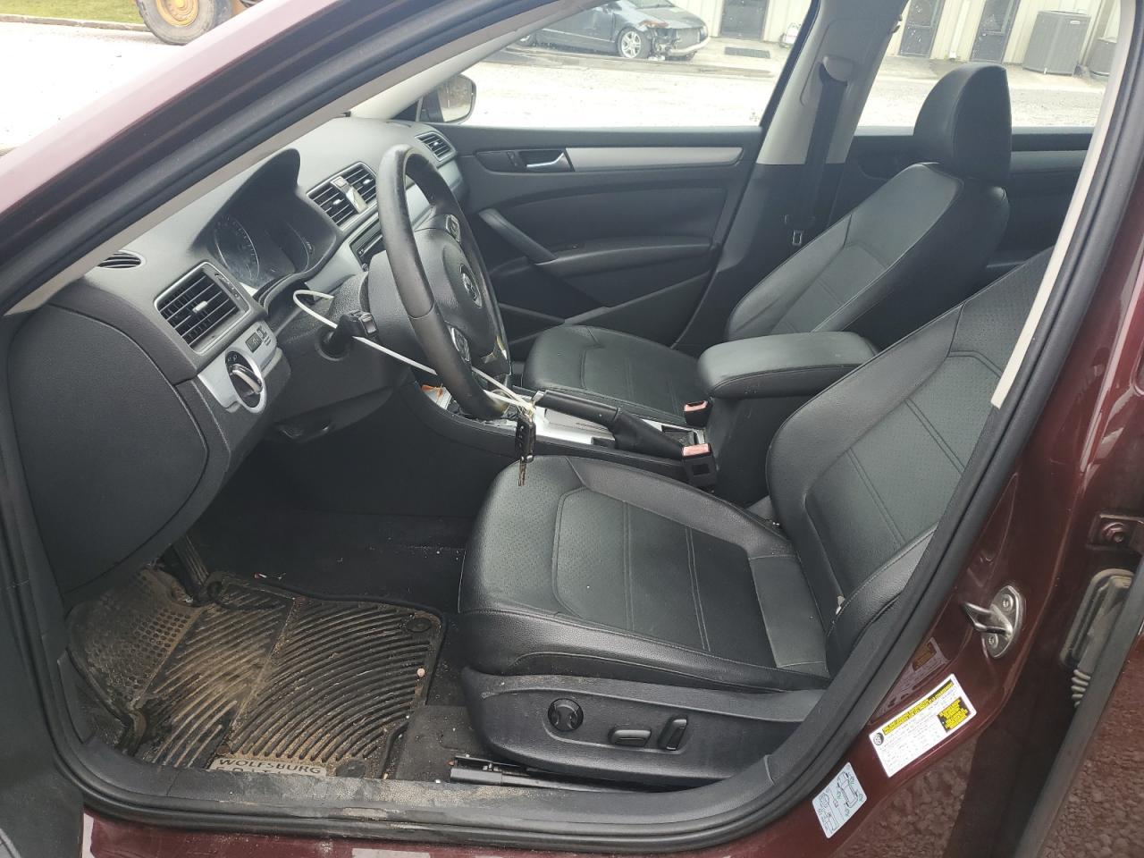 2012 VOLKSWAGEN Passat