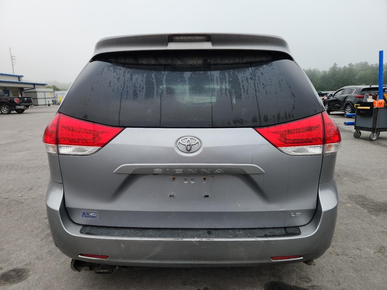 2012 TOYOTA SIENNA
