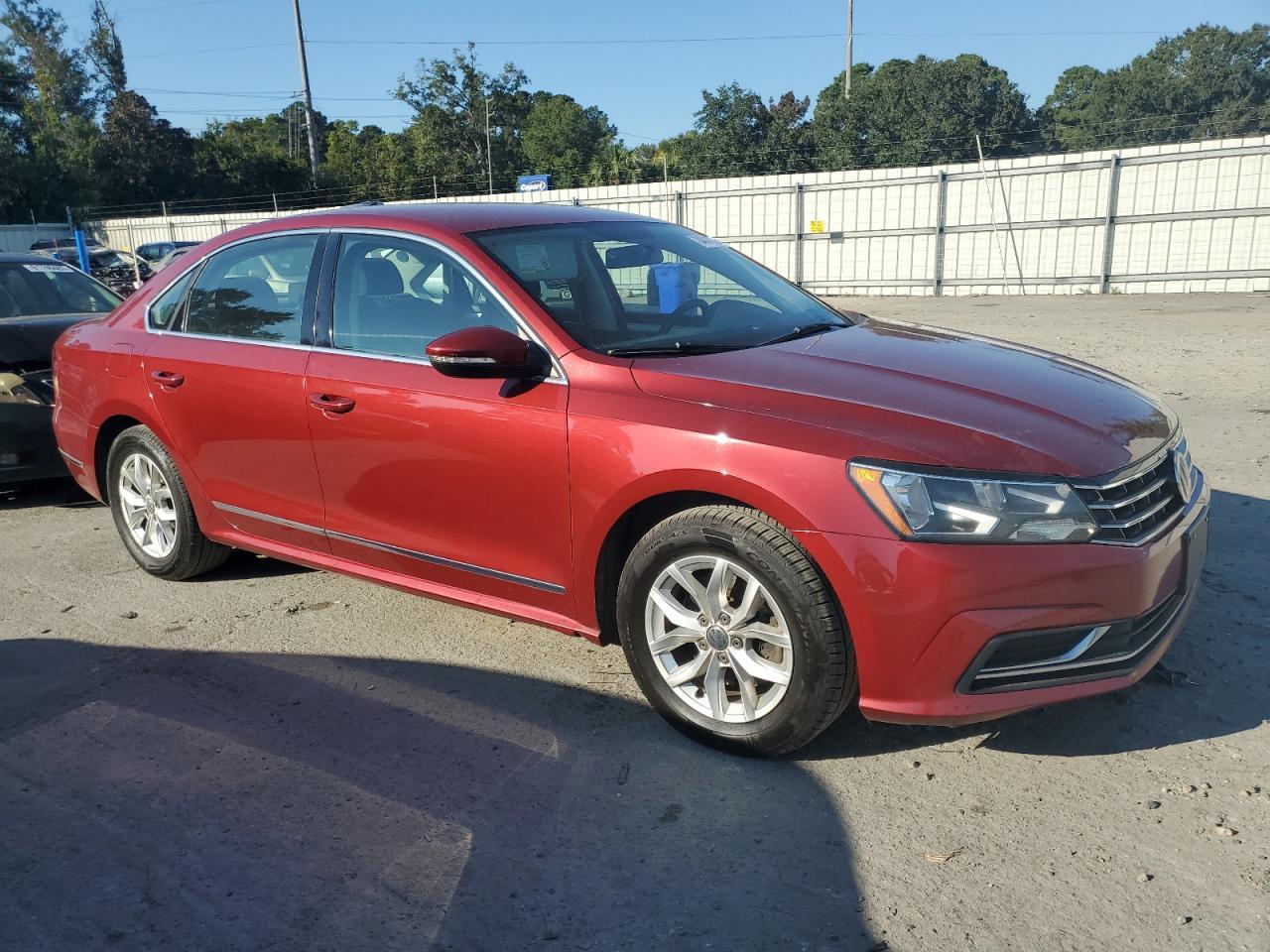 2017 VOLKSWAGEN Passat