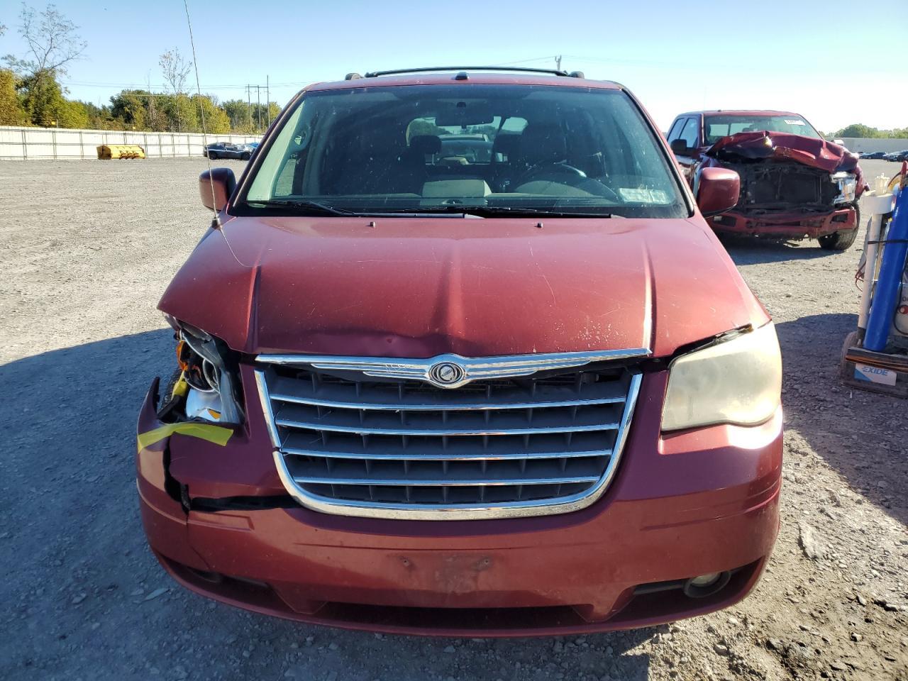 2010 CHRYSLER Town & Country